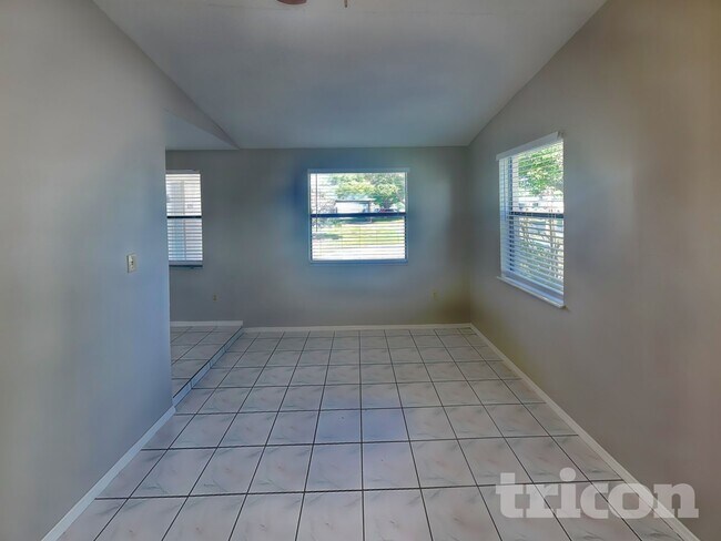 Foto del edificio - 120 Waverly Dr