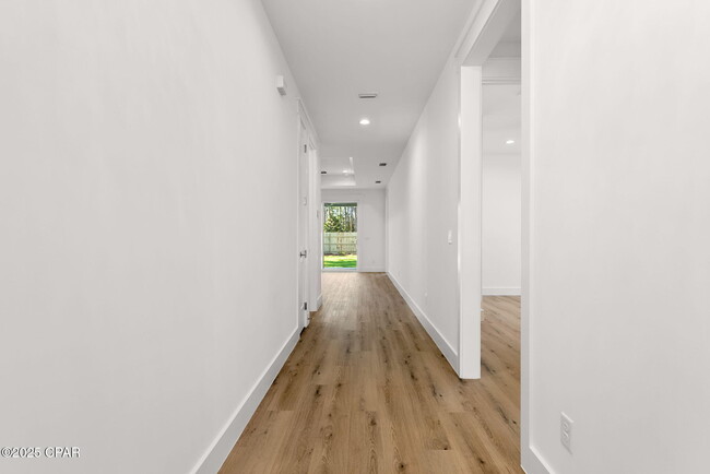 Building Photo - 7021 N Lagoon Dr