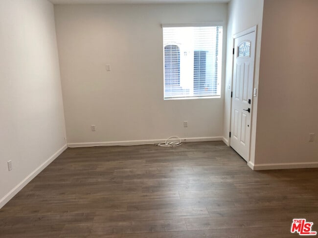 Foto del edificio - 1112 Meadowbrook Ave