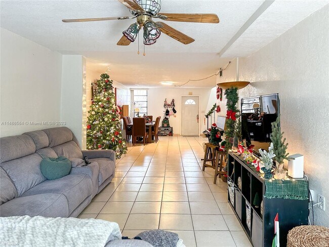 Foto del edificio - 4 br, 3.5 bath House - 12320 SW 18th Ter