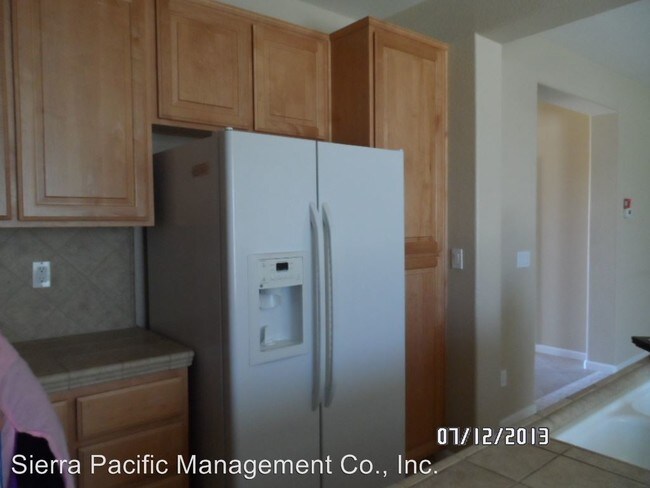 Building Photo - 828 White Oak Dr