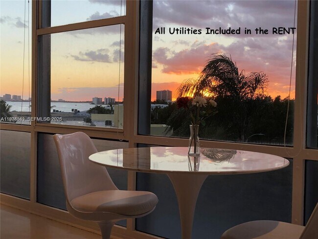 Foto del edificio - 900 Bay Dr