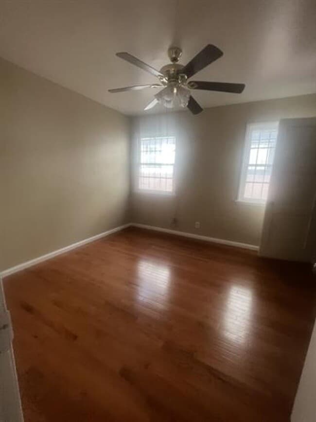 Photo - 1100 W 39th Pl Apartment