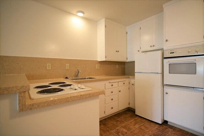 Foto del edificio - 210 Athol Ave