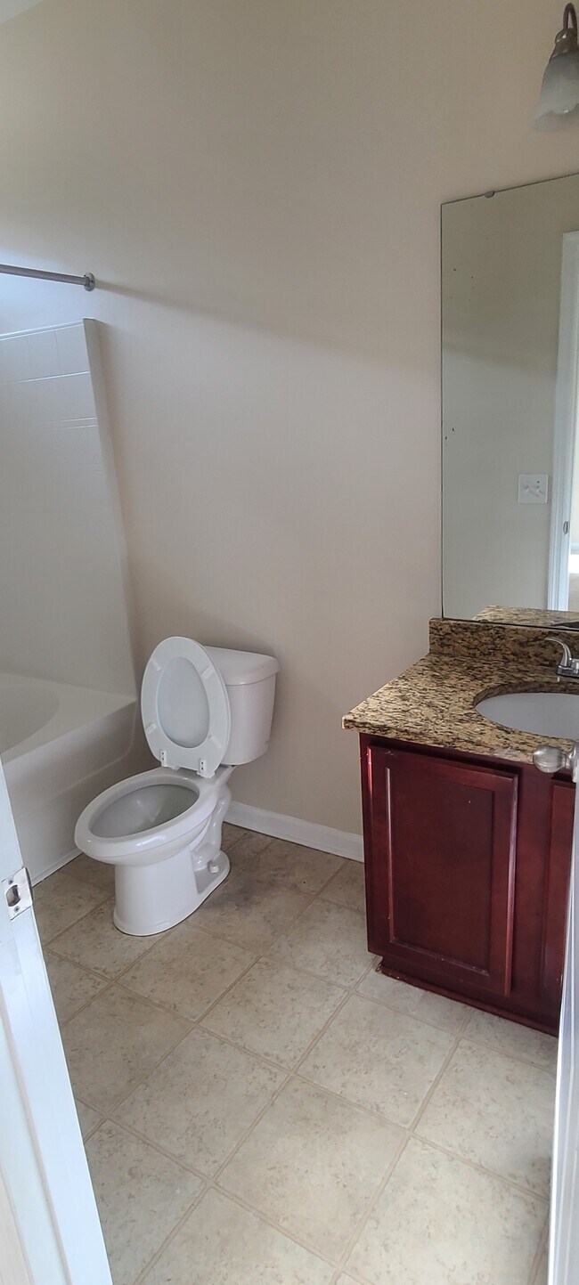 Foto del edificio - 327 Flyway Rd