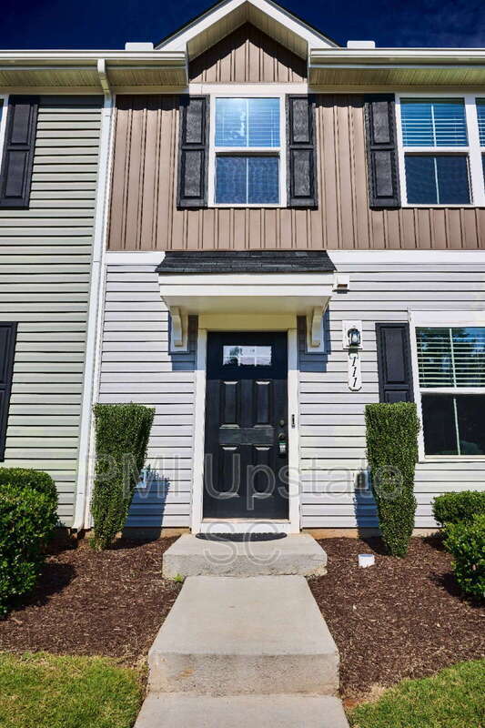 Foto del edificio - 111 Fernside Ct