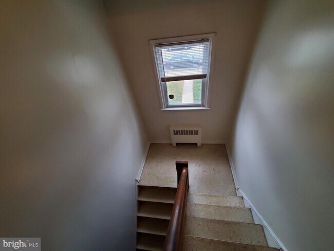 Foto del edificio - 8030 Lowber Ave