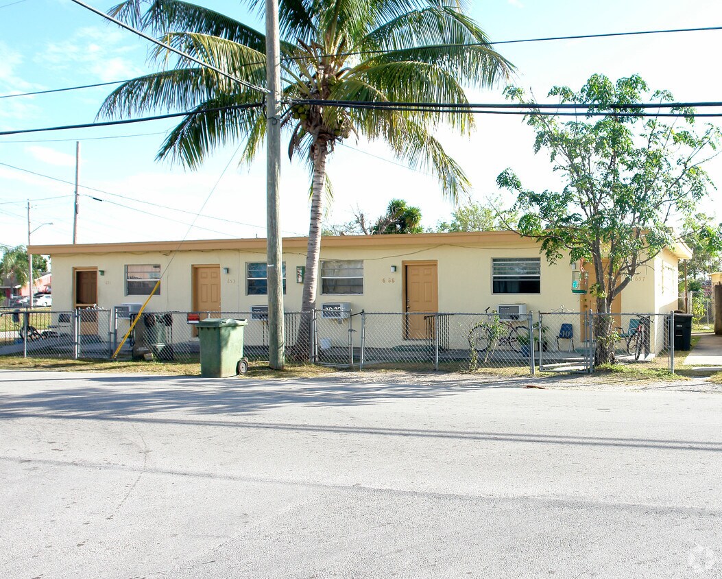 Primary Photo - 651-667 SW 4th Ave