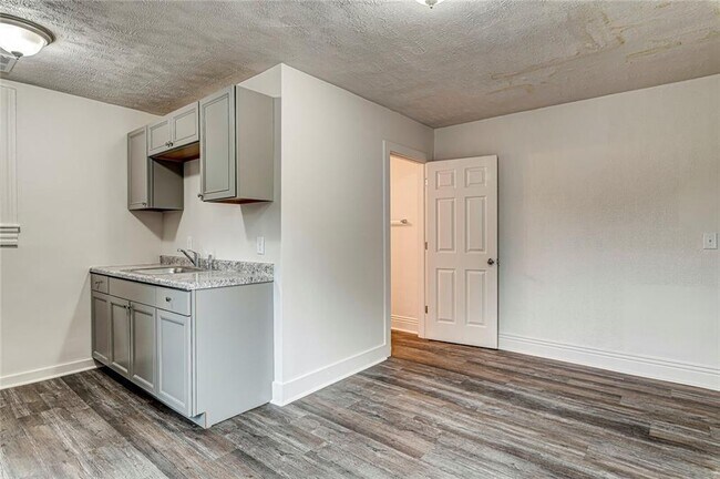 Foto del edificio - 803 E Washington St