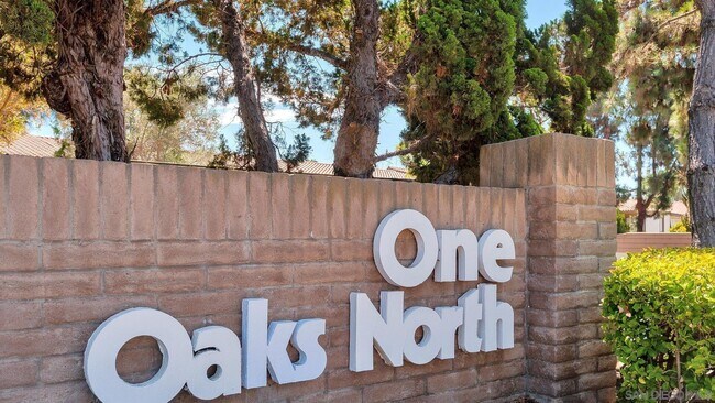 Foto del edificio - 12515 Oaks N Dr
