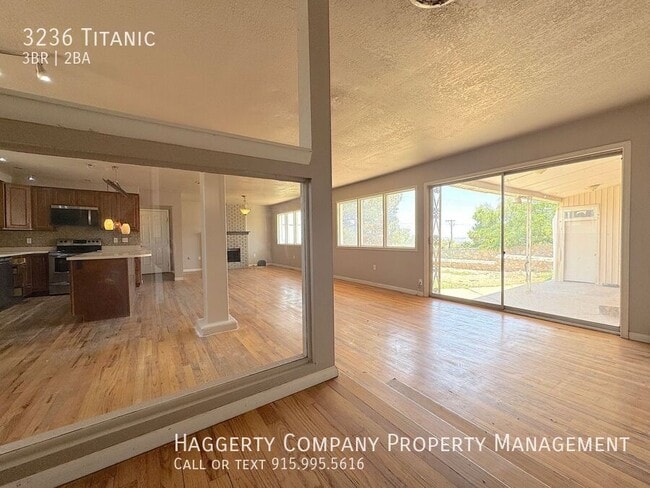 Building Photo - 3236 Titanic-