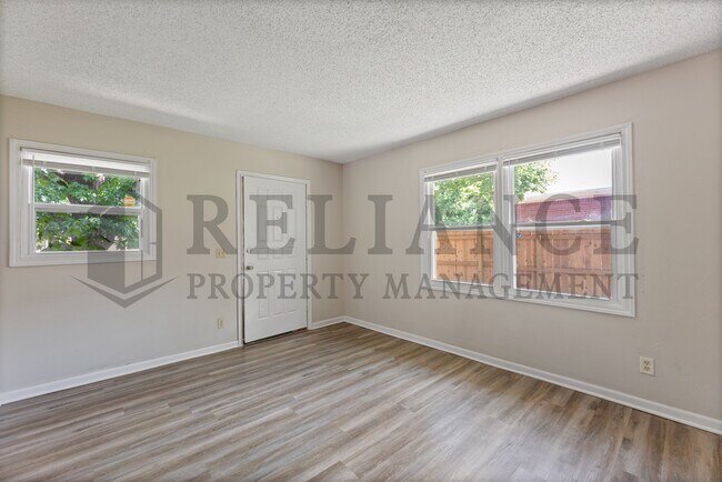 Foto del edificio - 1753 N Woodrow Ct