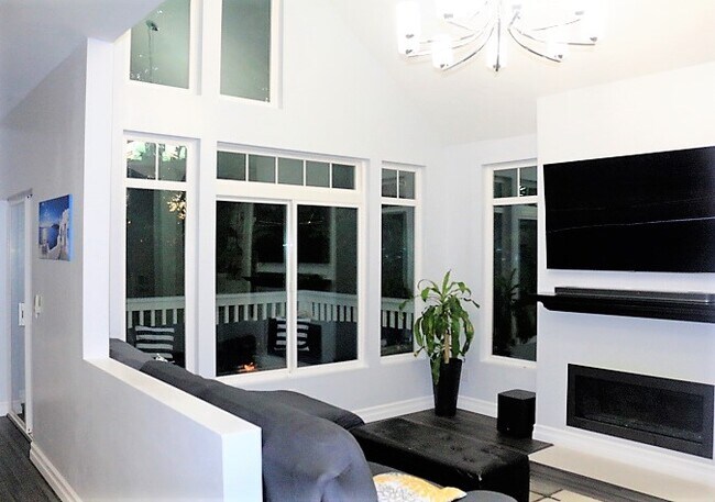 Living room - 6775 SE Cougar Mountain Way