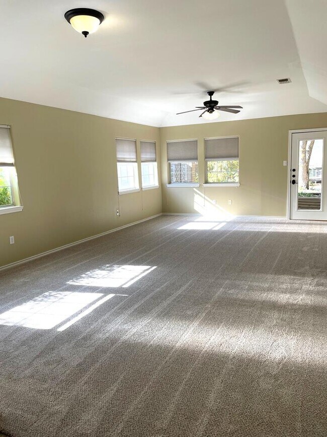 Foto del edificio - 208 Coronado Cir