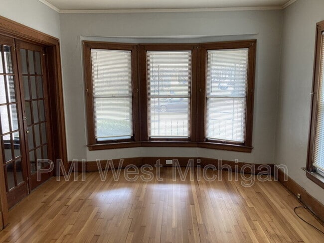 Foto del edificio - 337 Cedar St NE