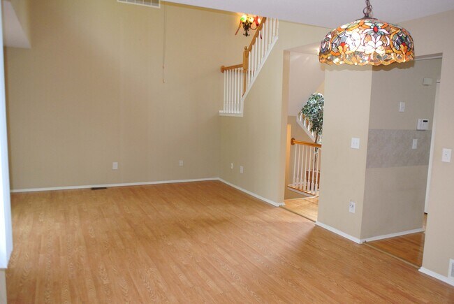 Sala de estar enorme - - 6649 Quail Run Cir