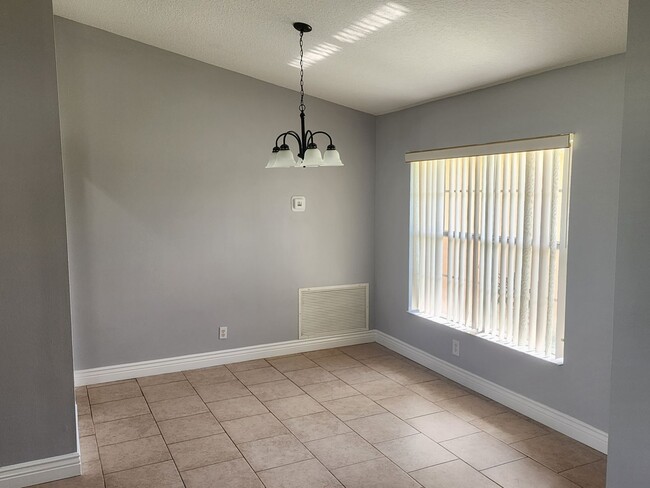 Building Photo - 4 BR 2 BA 2 CG rental in western PSL