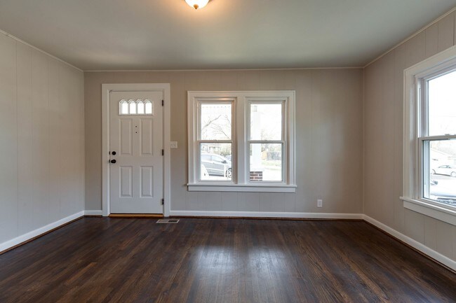 Building Photo - Renovated Cottage Home in Old Hickory