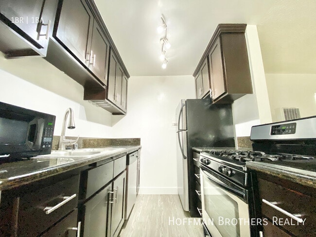 Foto del edificio - 12811 Caswell Ave