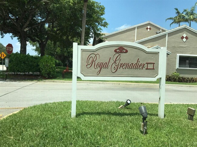 Foto del edificio - 9633 Riverside Dr