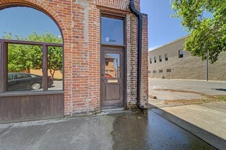 Building Photo - 312 1st St