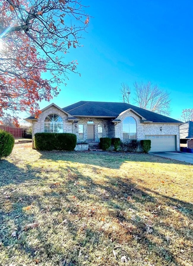 Building Photo - 1713 Red Bud Ln