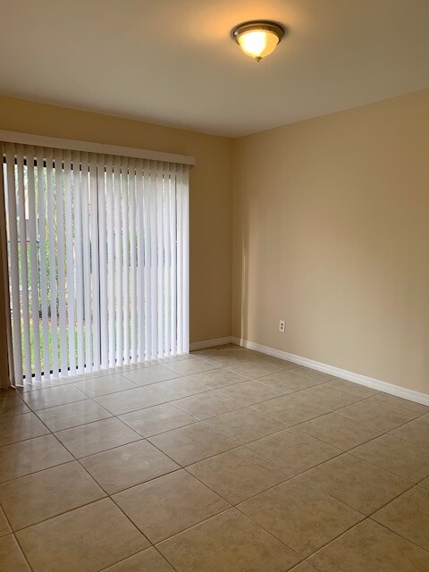 Foto del edificio - 1206 SE 8th St