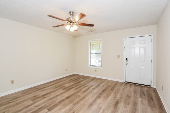 Building Photo - 320 Freeport Dr