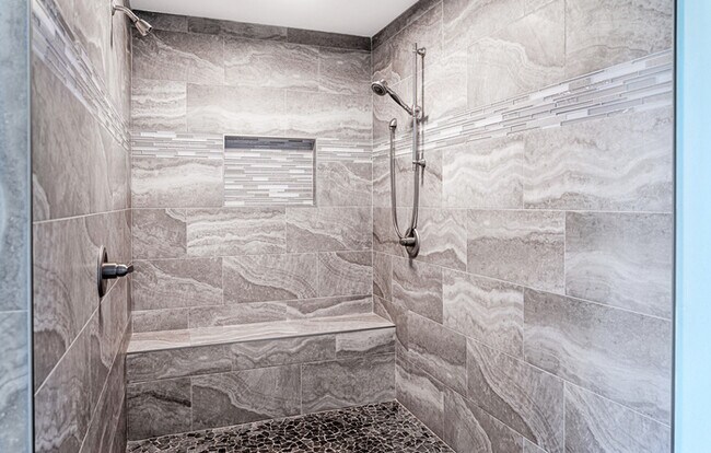 Foto del edificio - Absolutely gorgeous 4BD/3BA home in Charlo...