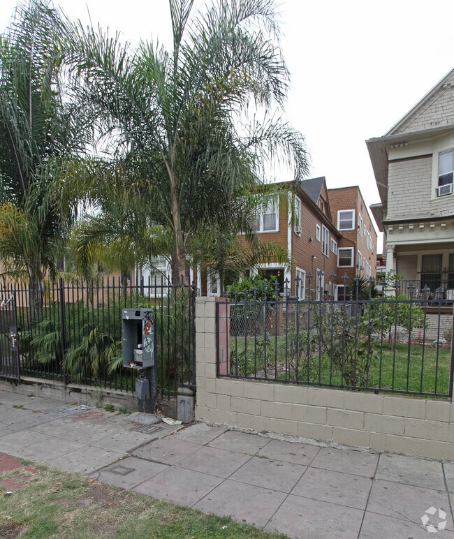Building Photo - 819 Beacon Ave