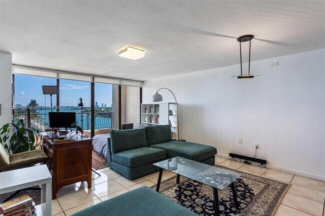 Foto del edificio - 555 NE 15th St