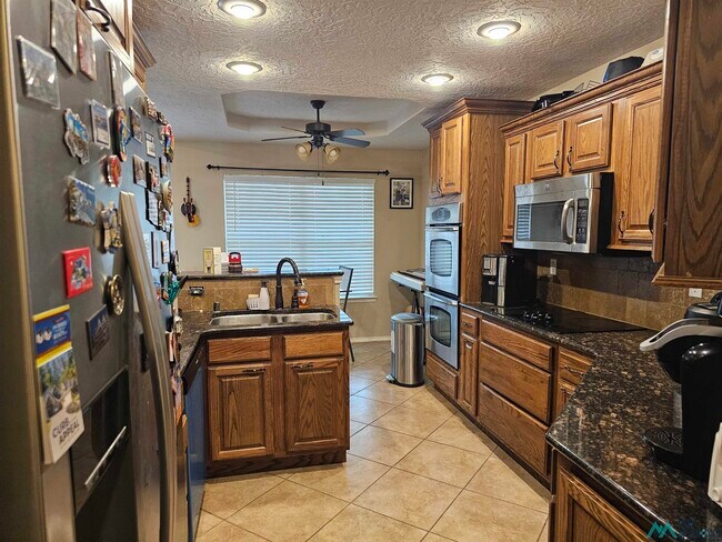 Building Photo - 2214 Boxwood Cir
