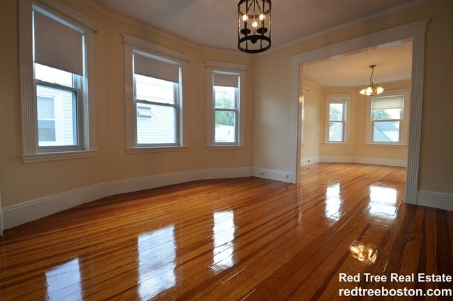 Building Photo - 39 Montfern Ave