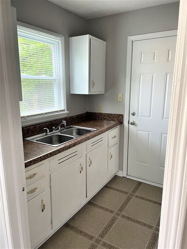 Building Photo - The Sunset Court Duplex for rent Near Dove...