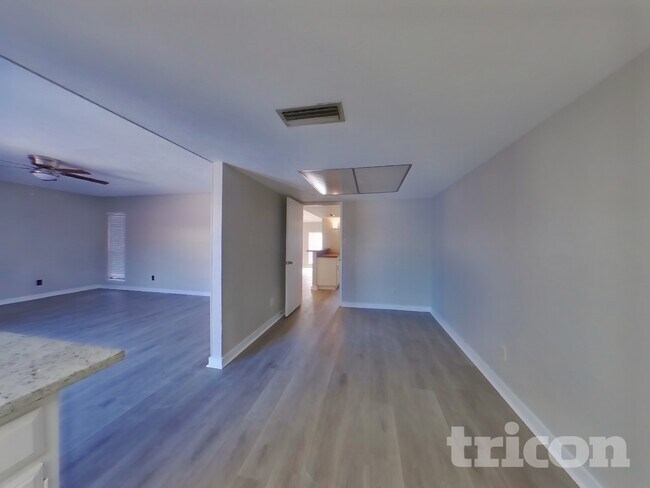 Foto del edificio - 3314 Sam Rayburn Run