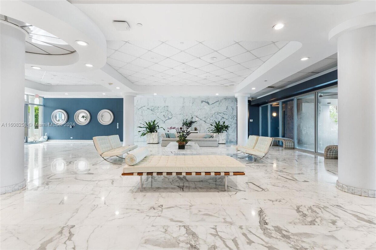 Foto principal - 5055 Collins Ave