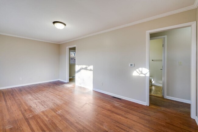 Foto del edificio - 2 Bed, 1 Bath Ready for Rent!