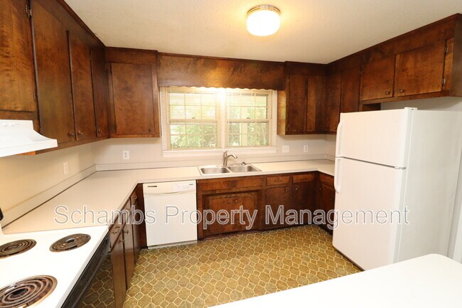 Foto del edificio - 5215 Deer Haven Dr
