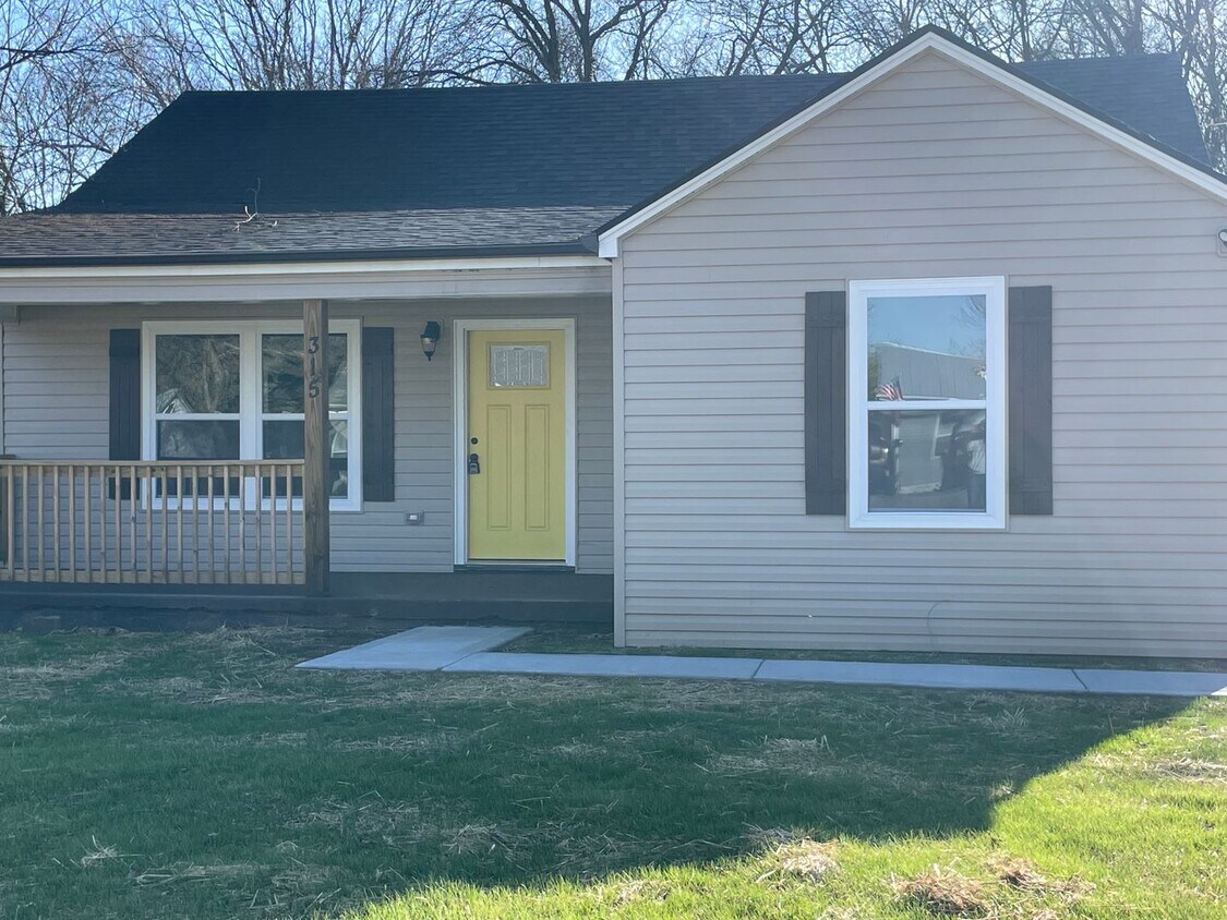 Foto principal - Knoxville 37914 - 2 bedroom 1 bath home - ...