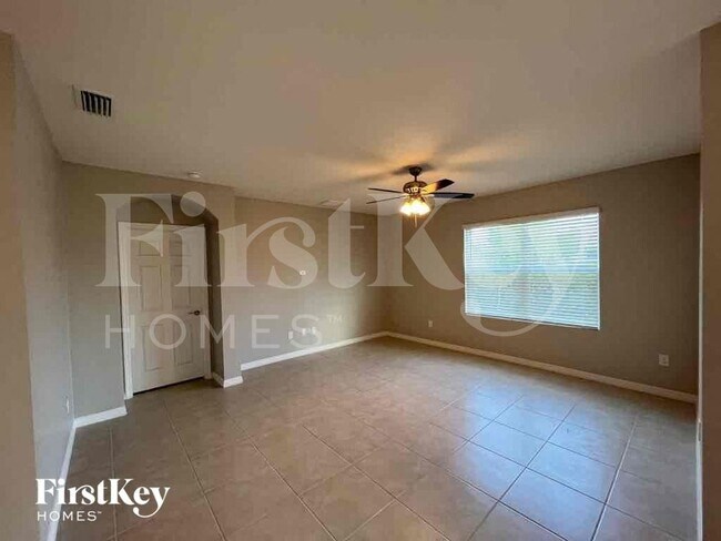 Building Photo - 2820 NW 21st Ave