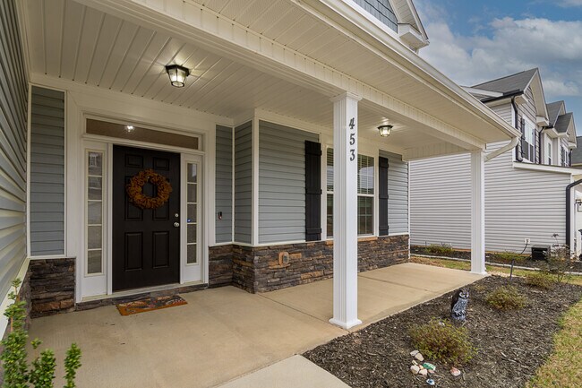 Foto del edificio - 453 Arrowwood Dr