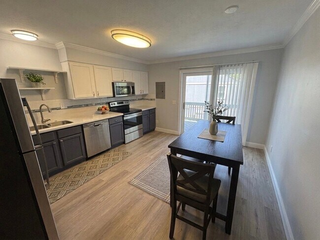 Foto del edificio - 2076 Oakcrest Cir