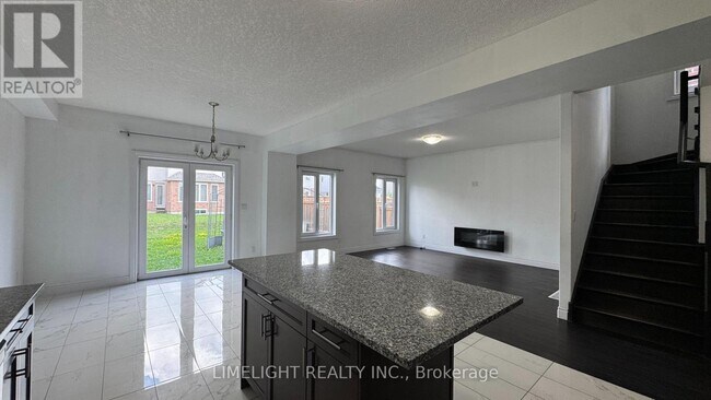 Photo du bâtiment - 1942 Cedarpark Dr