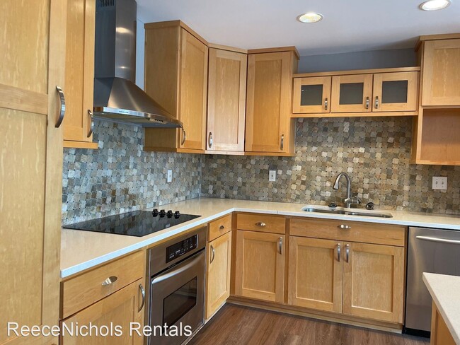 Building Photo - 2 br, 1 bath House - 221 W. 48th St. #1003