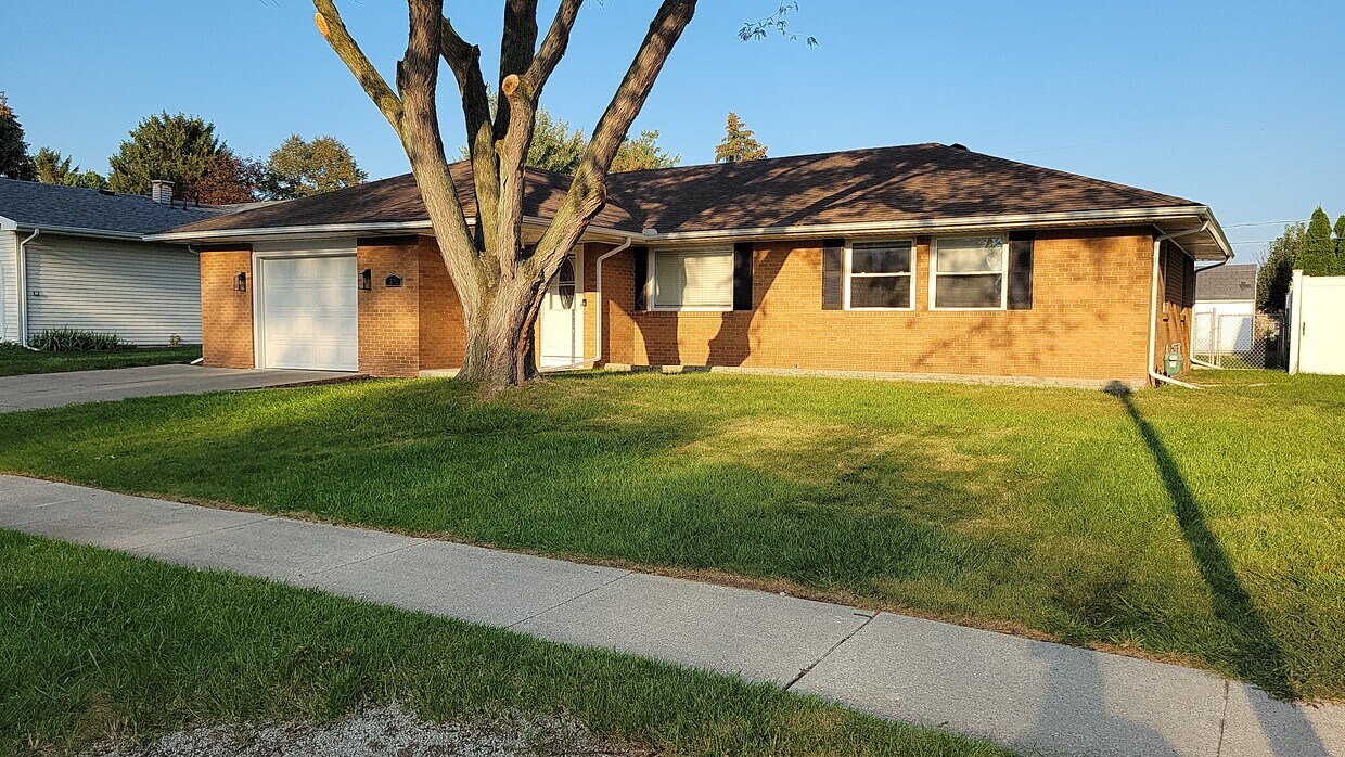 Primary Photo - 1307 Eastland Dr