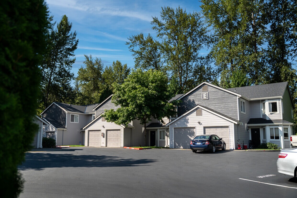 Foto principal - Lakeshore & Lakeview Townhomes