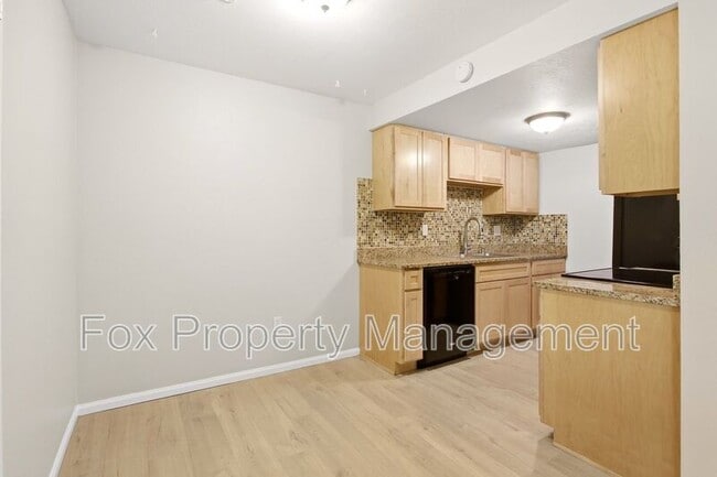 Building Photo - 710 W Cleveland Cir