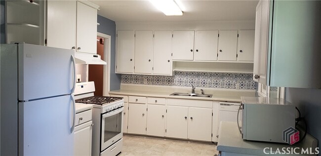 Building Photo - 295 Rumson Rd