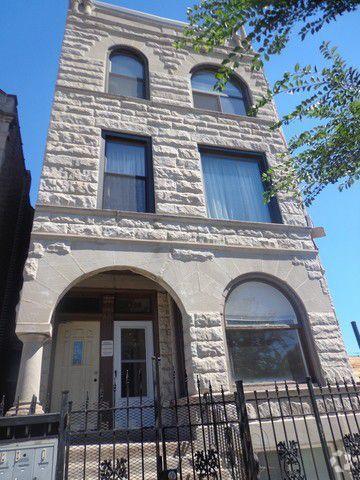 Building Photo - 3006 W Fullerton Ave