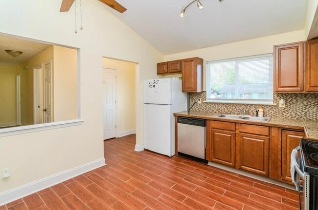 Building Photo - 3829 Niagara Dr